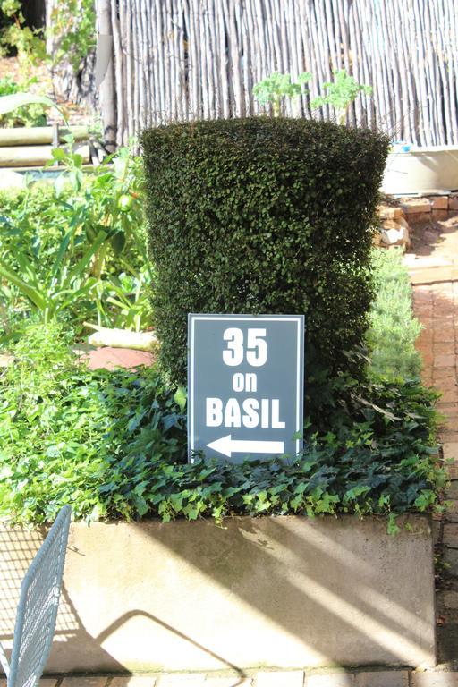 Hotel 35 On Basil à Caledon Extérieur photo